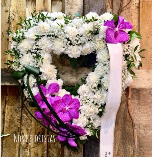 CORAZON ABIERTO GRANDE CON ORQUÍDEAS