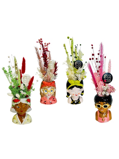   FIGURAS DE CERÁMICA CON FLORES SECAS 