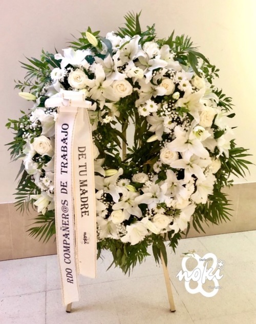 Corona de 80 cms de flores variadas blancas