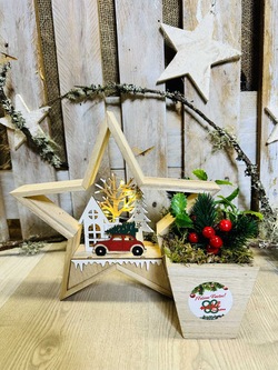 ESTRELLA MADERA CON ARREGLO NAVIDEÑO ARTIFICIAL Y LUZ